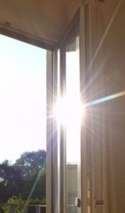 Silberfolie – reflektierende Sonnenschutzfolie, Spiegelfolie für Ihre  Fenster